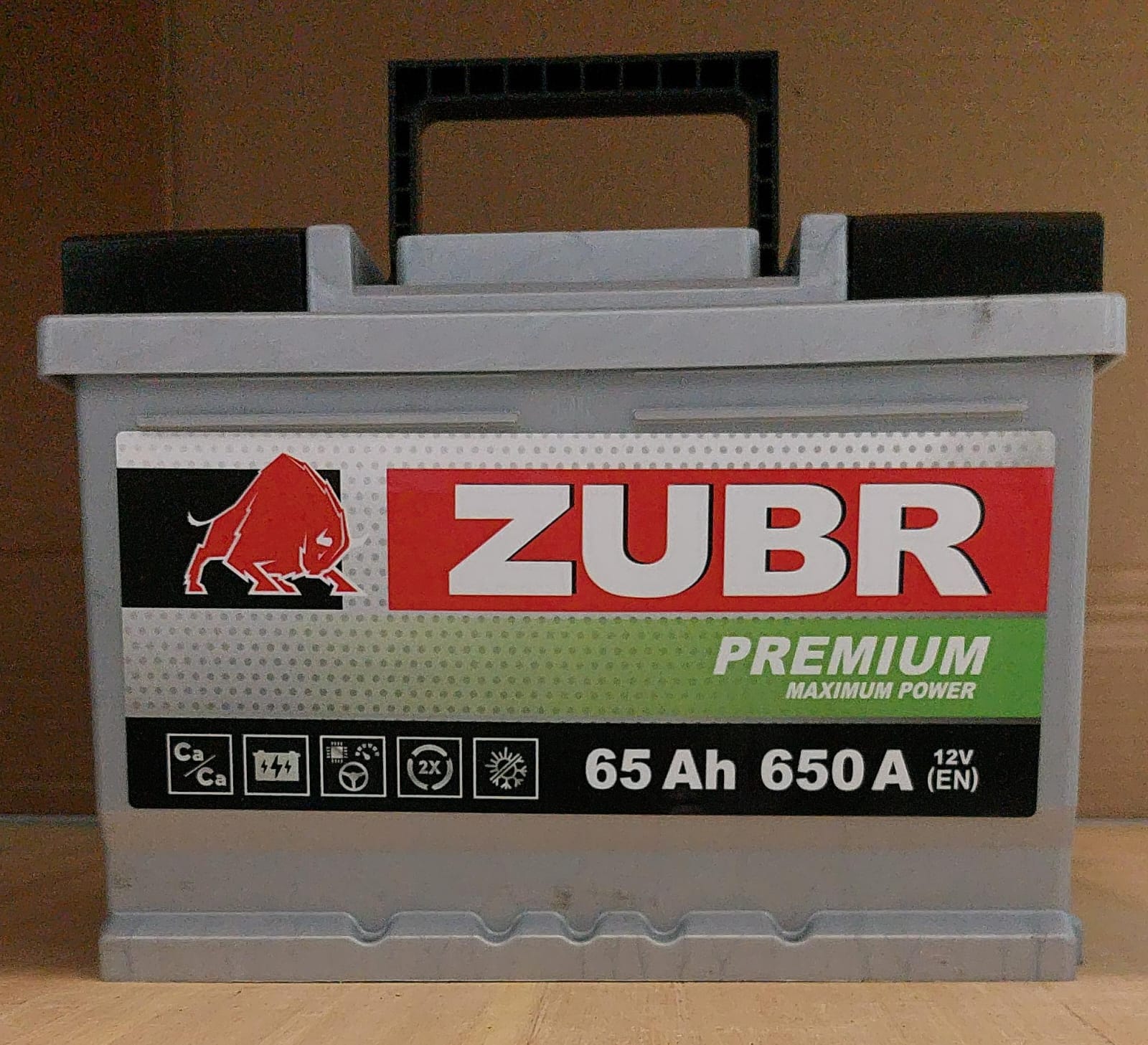 Аккумулятор ZUBR Premium 12V 650A 65Ah R+ (низкий) 242x175x175