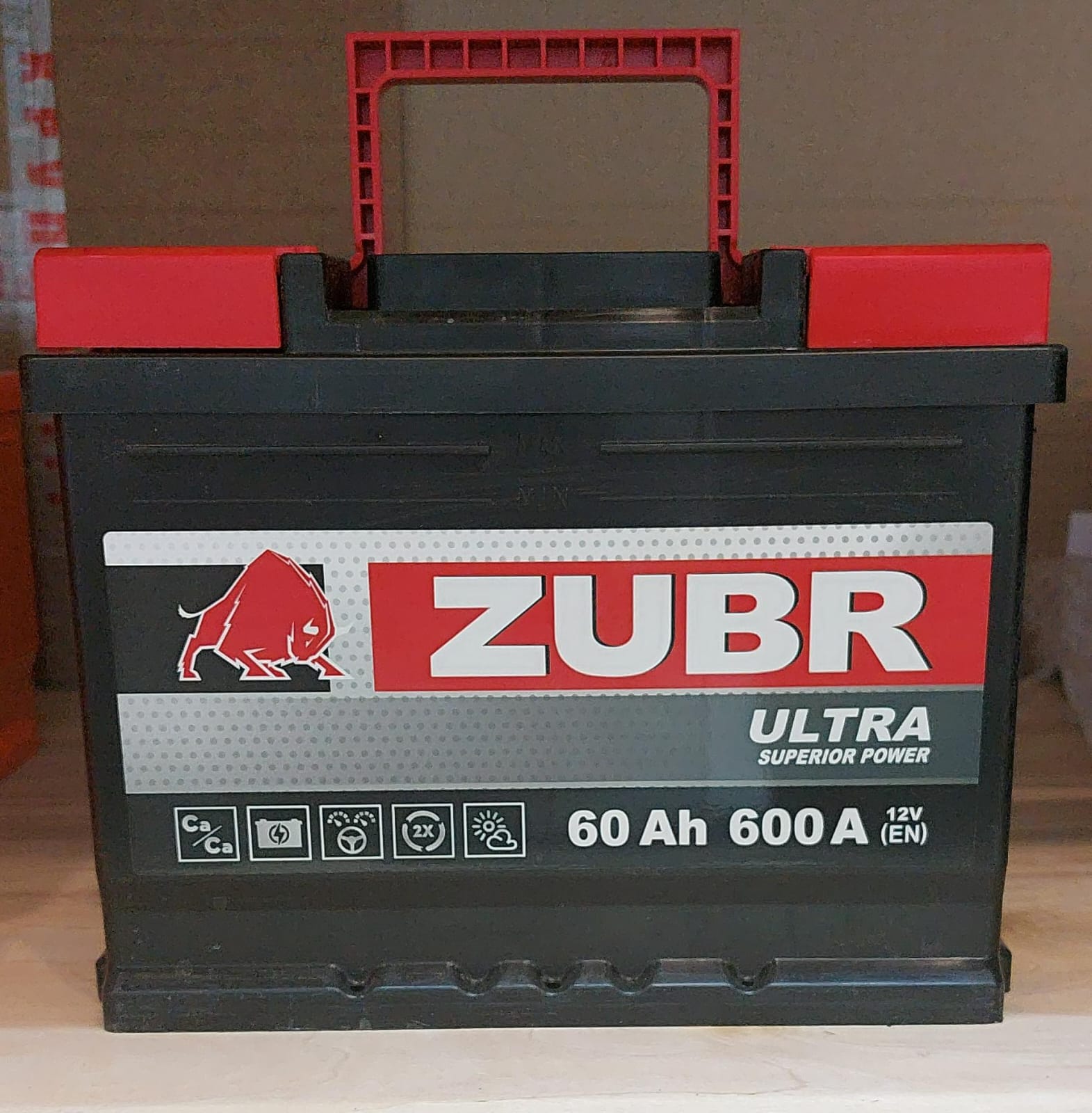 Аккумулятор автомобильный ZUBR Ultra 60 Ah, 600A, 12 V 242x175x190 обратная полярность, R+ L2